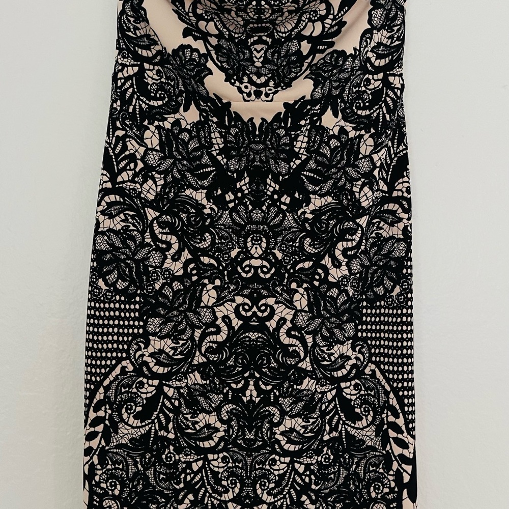 Elegant Black Lace Dress - Picture 2 of 7
